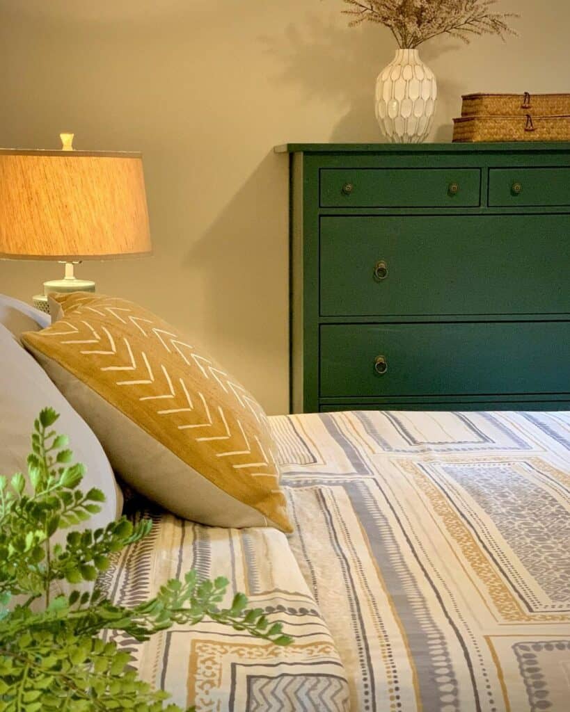 15 Ways to Say Hello To Yellow Bedroom Décor