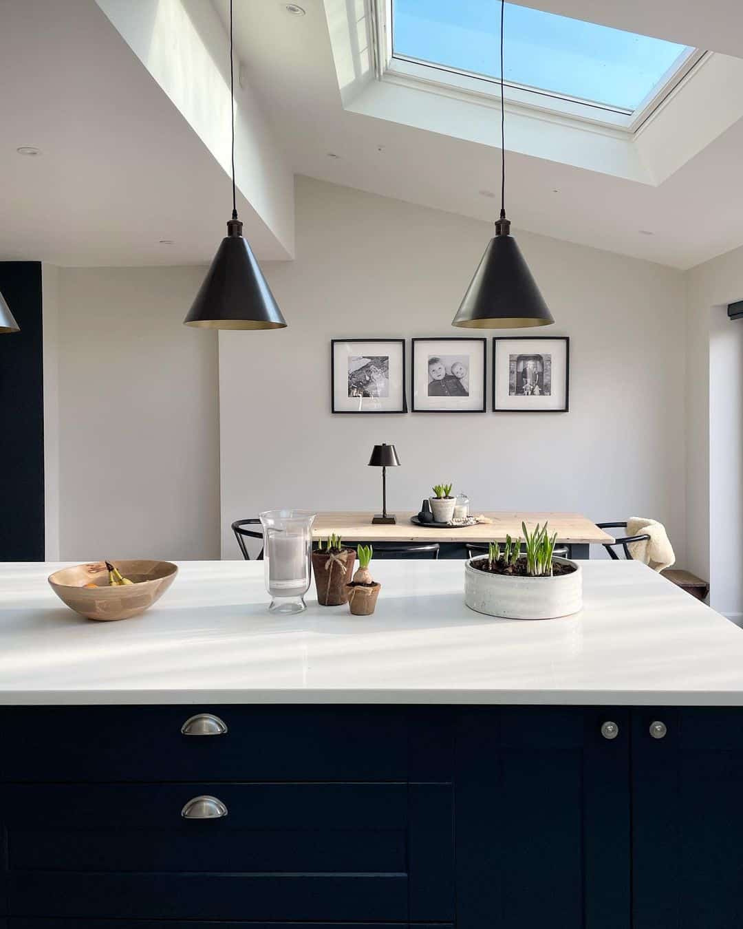 35 Impressive Ways to Style Two Pendant Lights Over a Kitchen Island