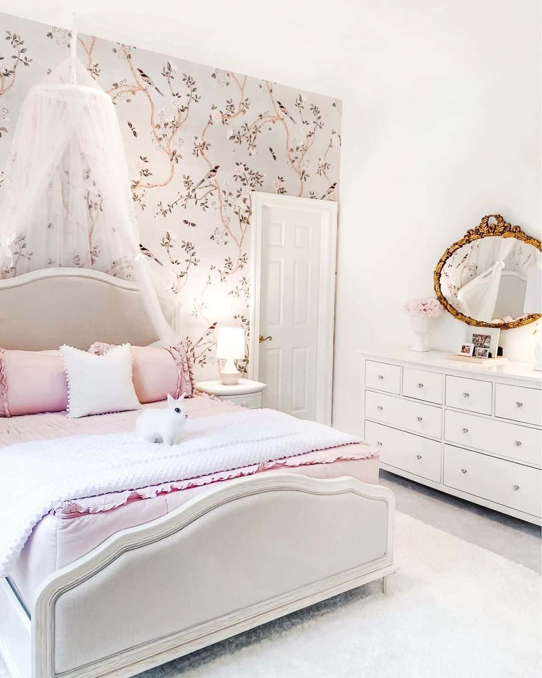 35 Cute Wallpaper for Girl’s Room Ideas for All Styles