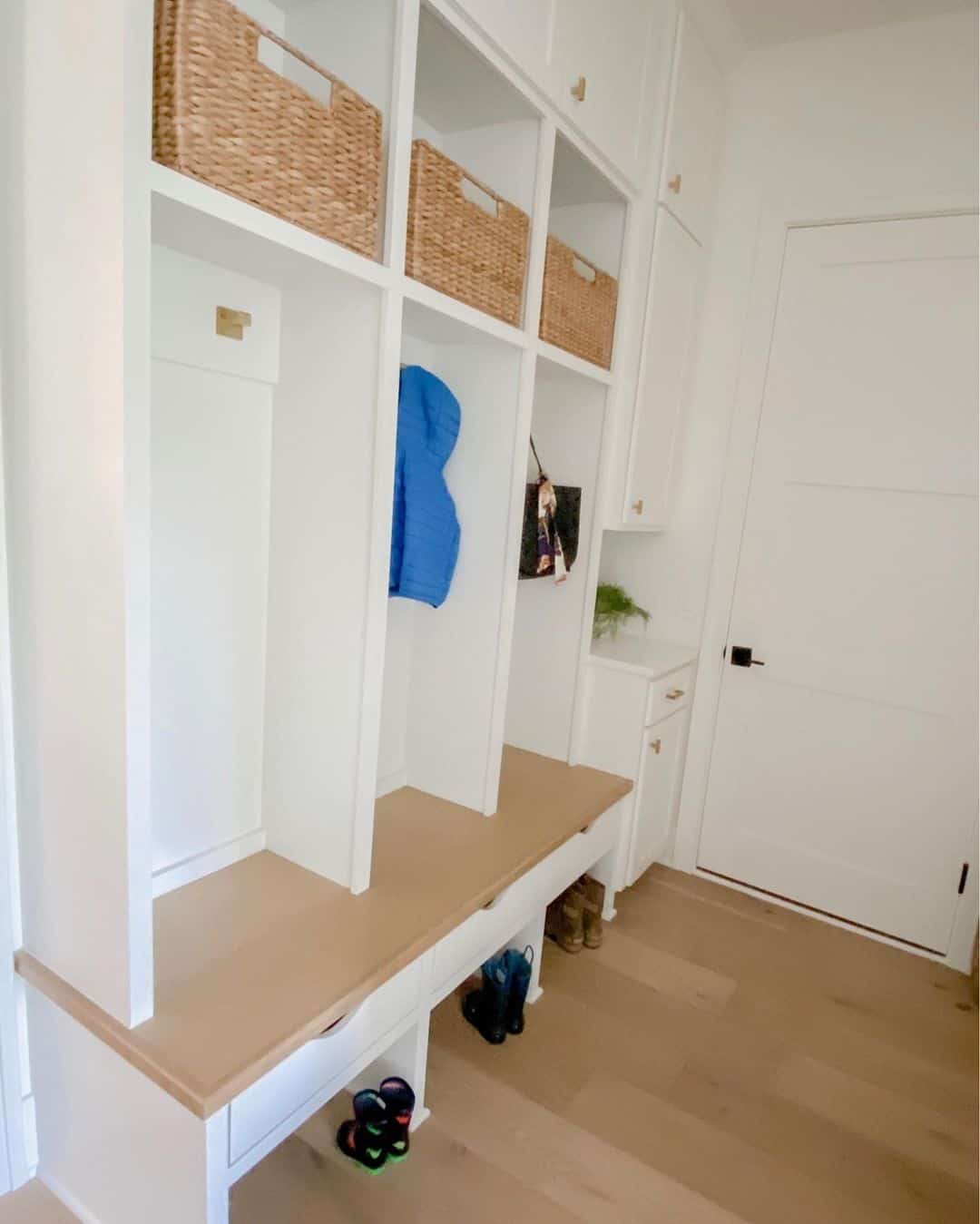 29 Mudroom Organization Ideas to Bring Order to Chaos
