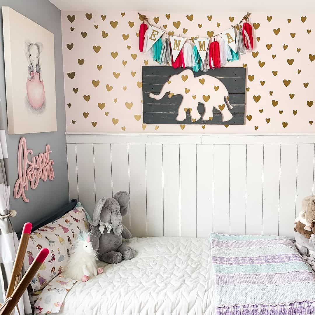 35 Cute Wallpaper for Girl’s Room Ideas for All Styles