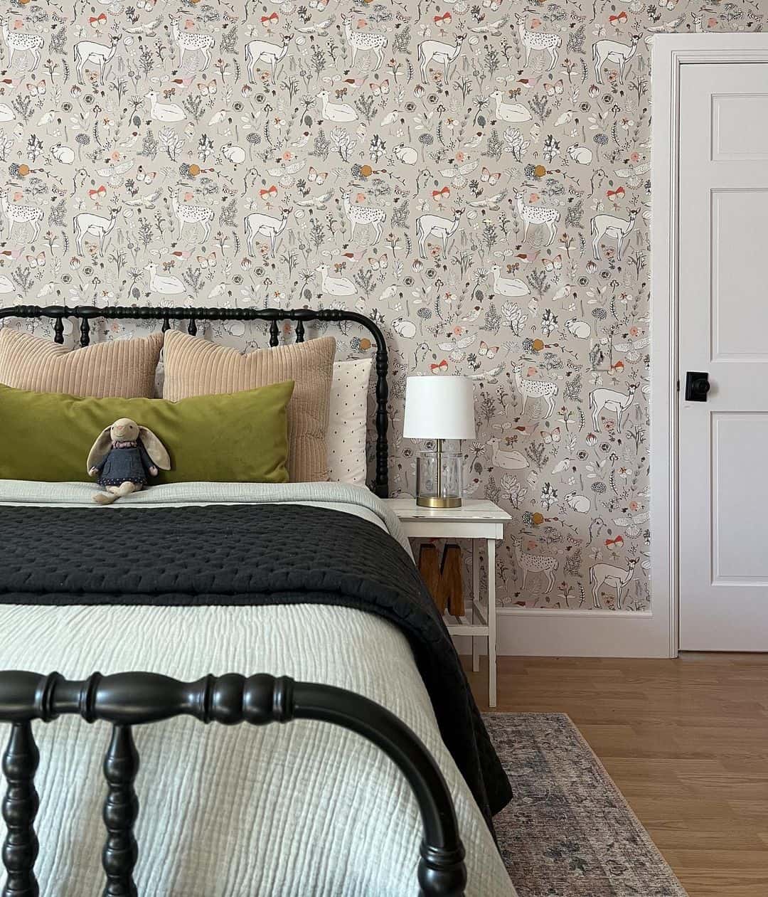 35 Cute Wallpaper for Girl’s Room Ideas for All Styles