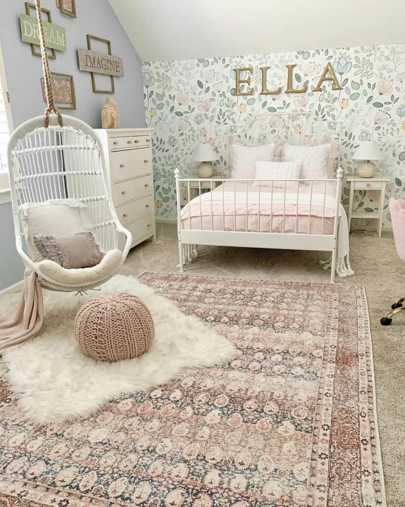 35 Cute Wallpaper for Girl’s Room Ideas for All Styles