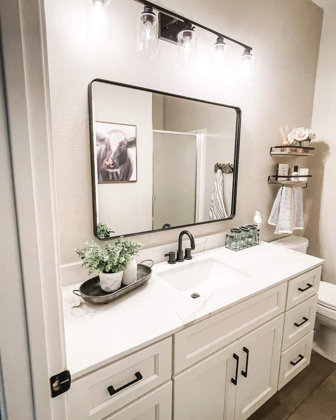 27 Guest Bathroom Décor Ideas for Various Design Styles