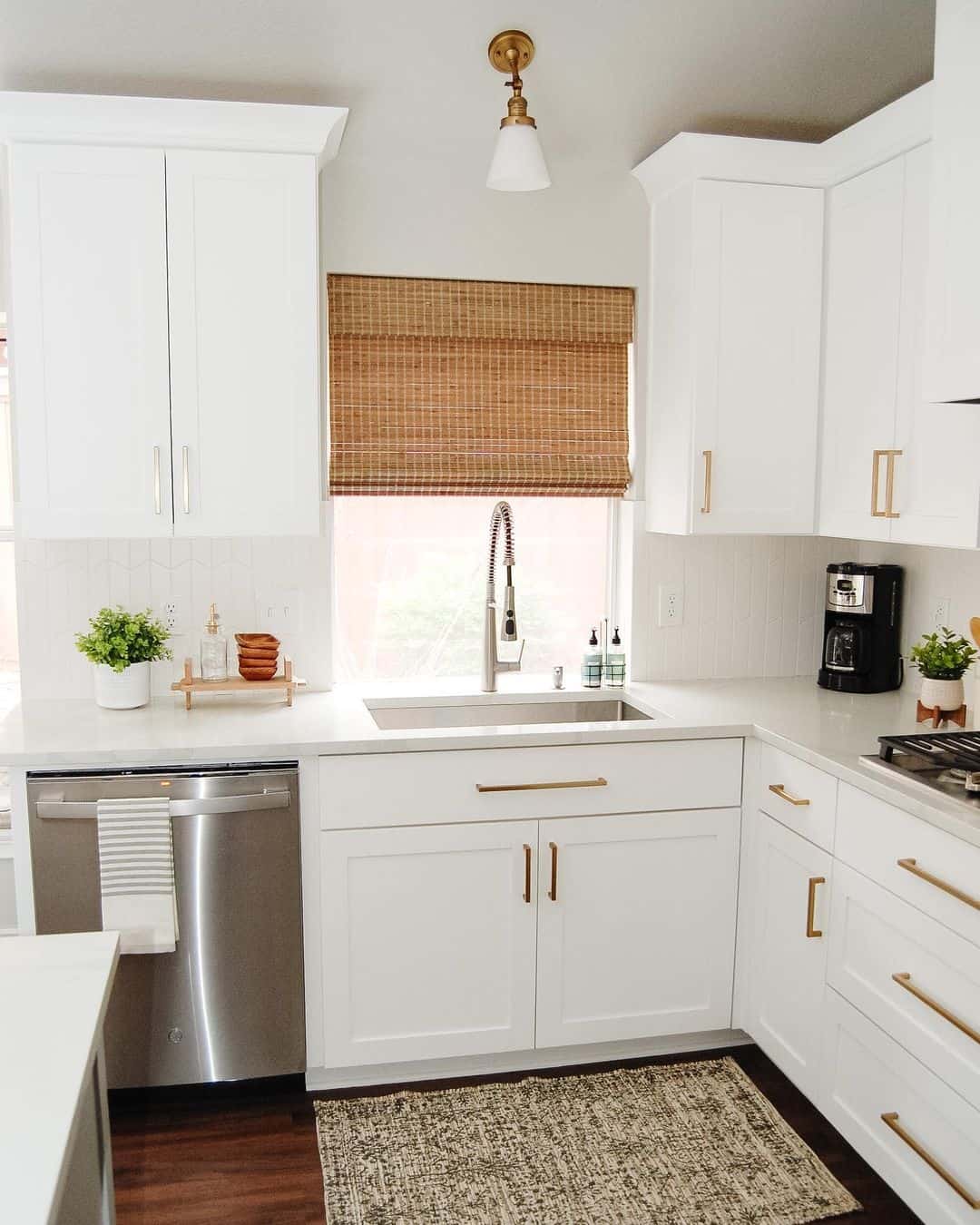27 Kitchen Sink Countertop Designs That Are Anything But Boring