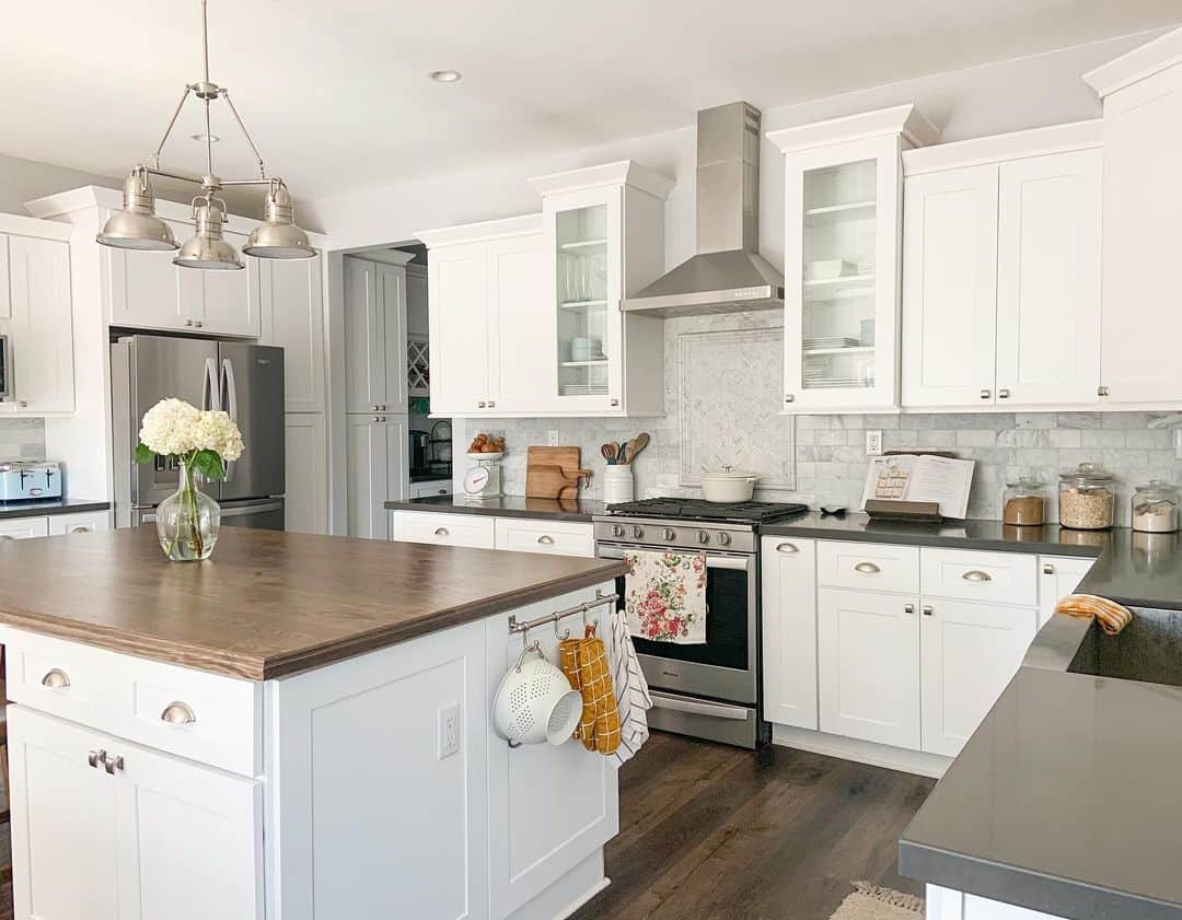 29 White Cabinet Kitchen Backsplash Ideas for Any Aesthetic