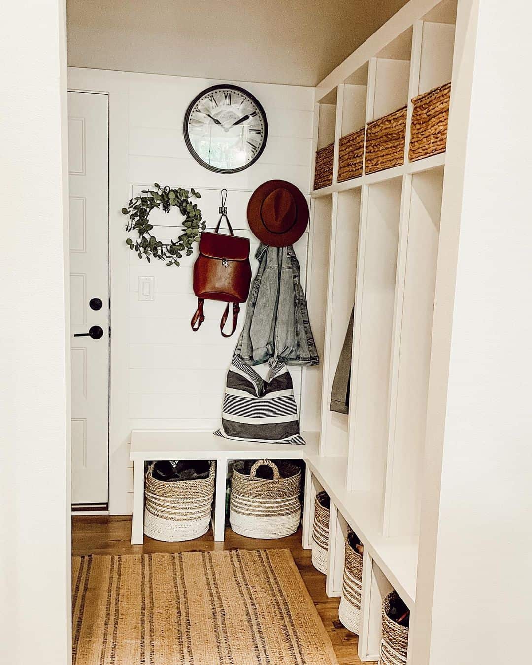 29 Mudroom Organization Ideas to Bring Order to Chaos