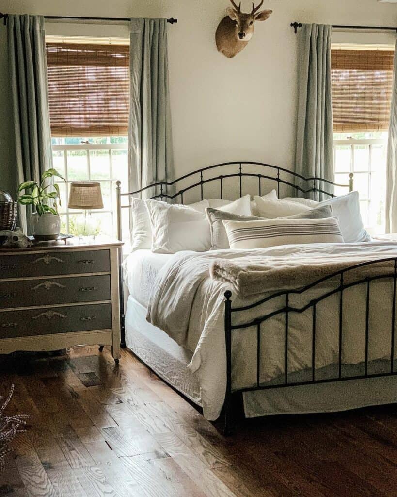 30 Creative Farmhouse Master Bedroom Décor Ideas