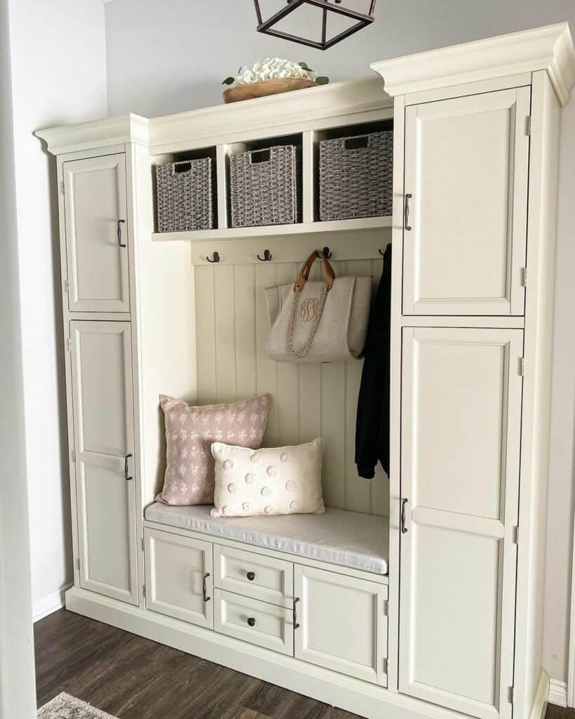 29 Mudroom Organization Ideas to Bring Order to Chaos