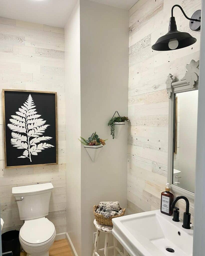 28 Examples of Stylish Bathroom Wall Decor