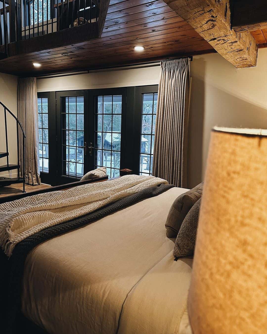30 Cozy Large Master Bedroom Ideas