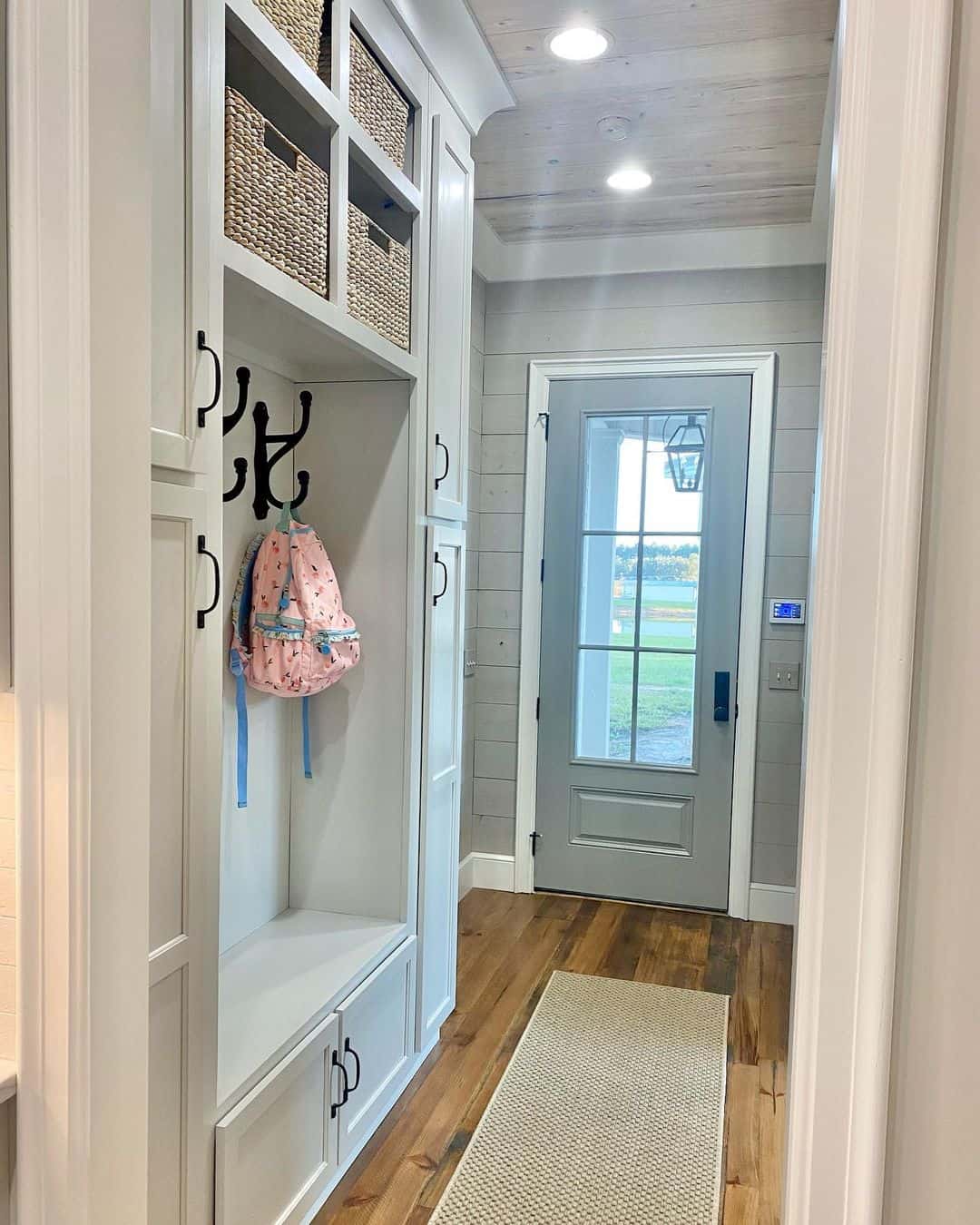 29 Mudroom Organization Ideas to Bring Order to Chaos