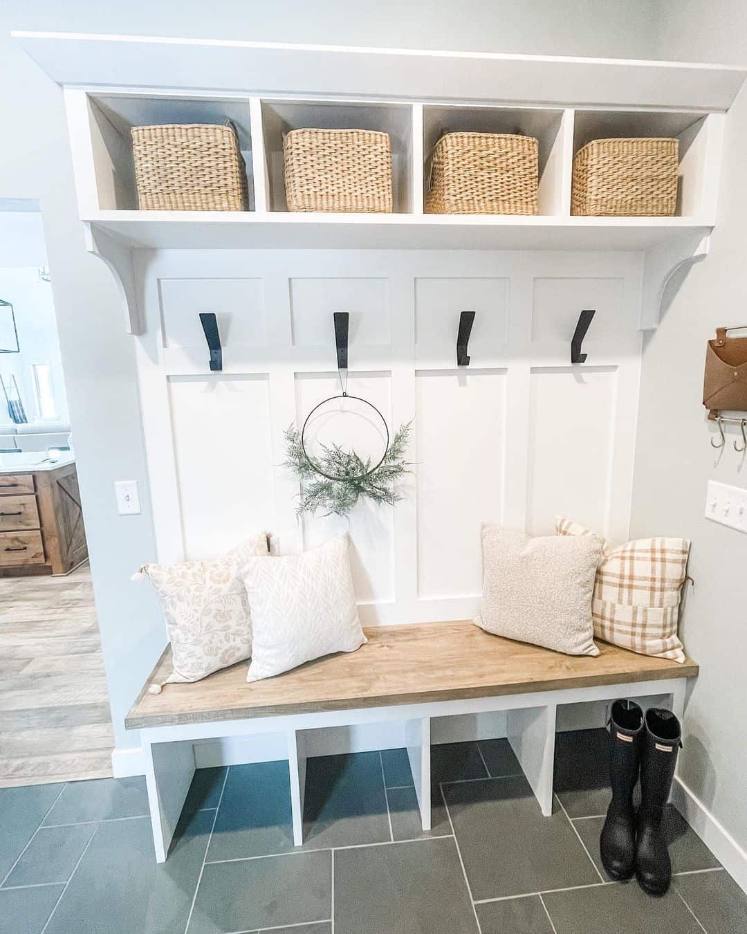 29 Entryway Mudroom Ideas to Keep You Organized