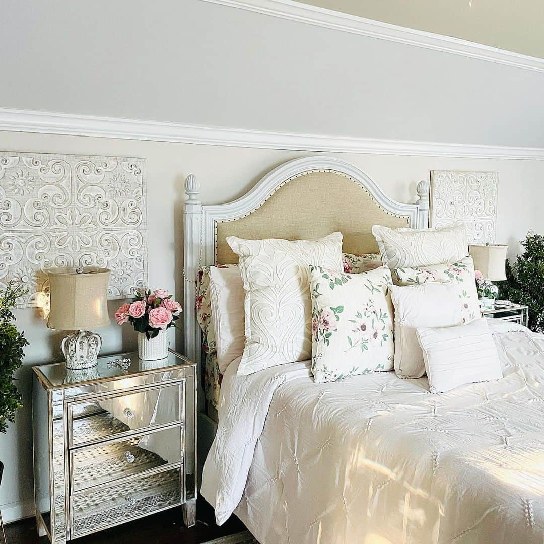 28-cozy-bedrooms-with-neutral-cream-headboard-upholstery-ideas