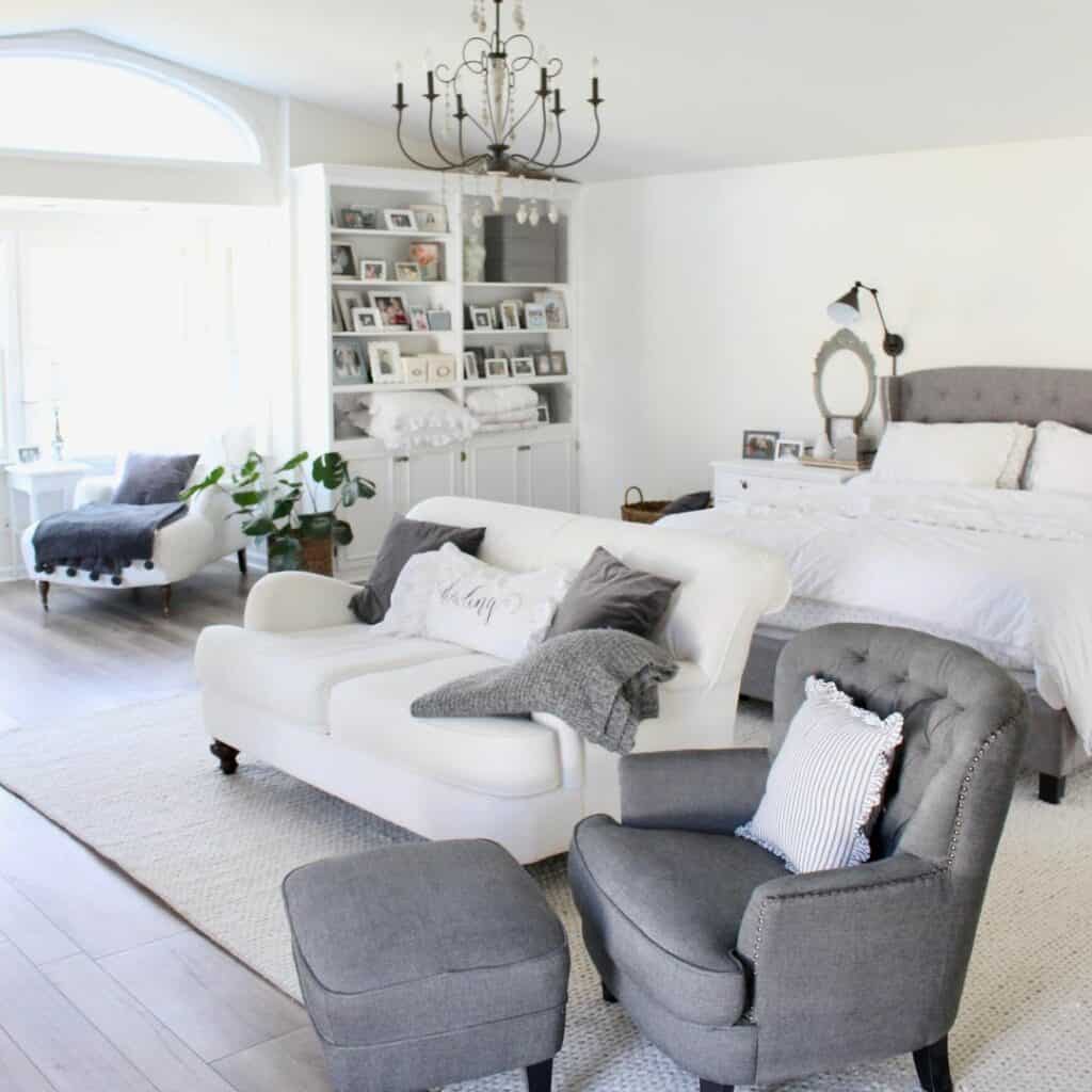 31 Impressive Master Bedroom with Sitting Area Ideas