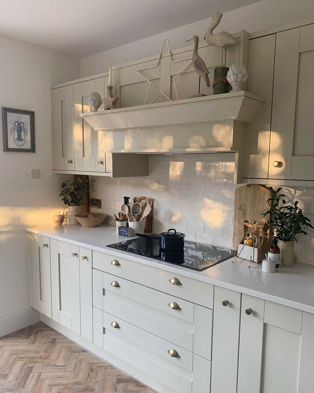 14 Modern Cream Kitchen Cabinets for a Cozy Design