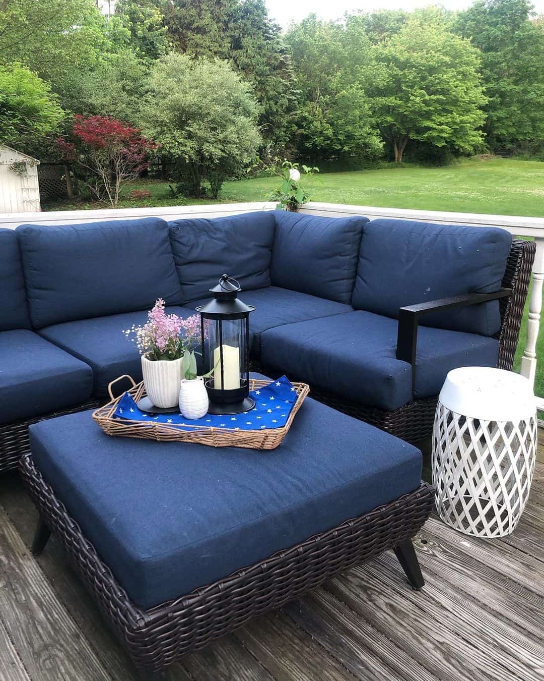 28 Stunning Colors That Go With Navy Blue for Every Room