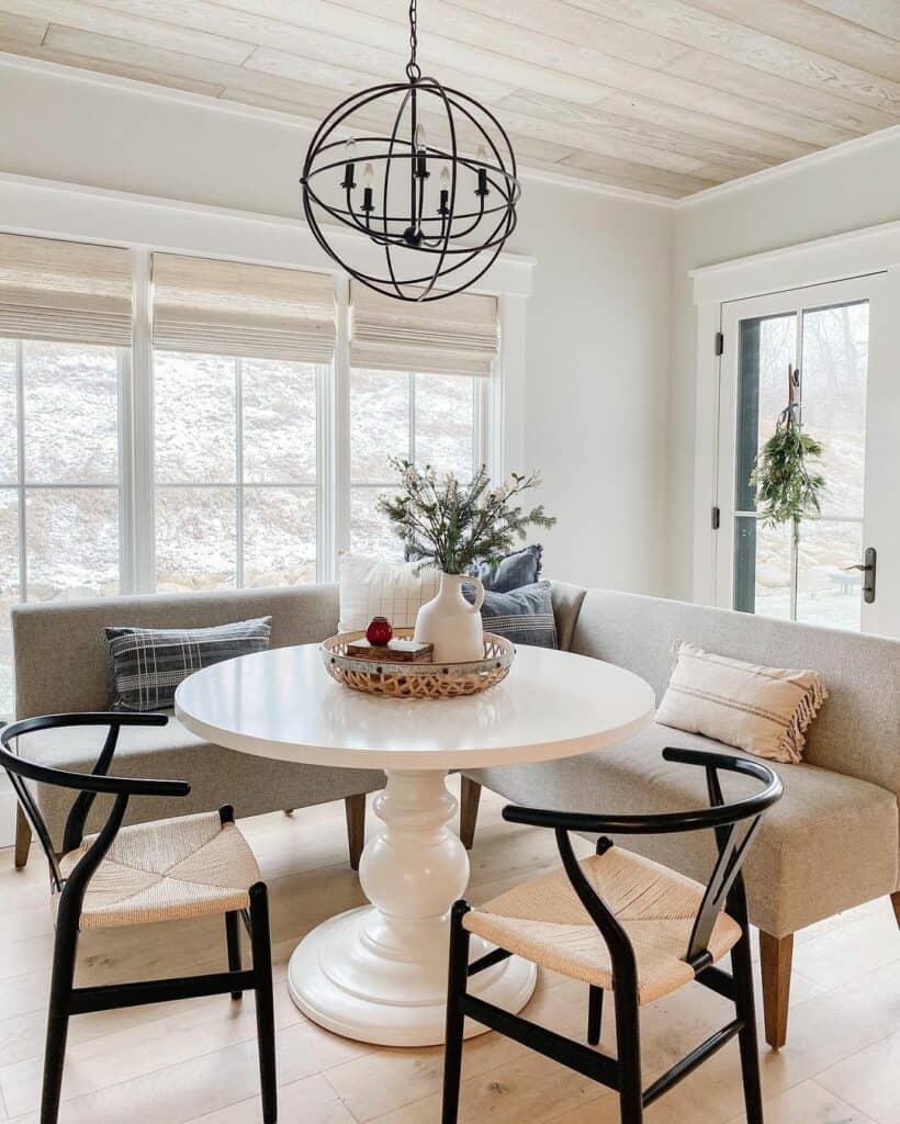 27 Sleek Modern Farmhouse Dining Rooms for Any Occasion