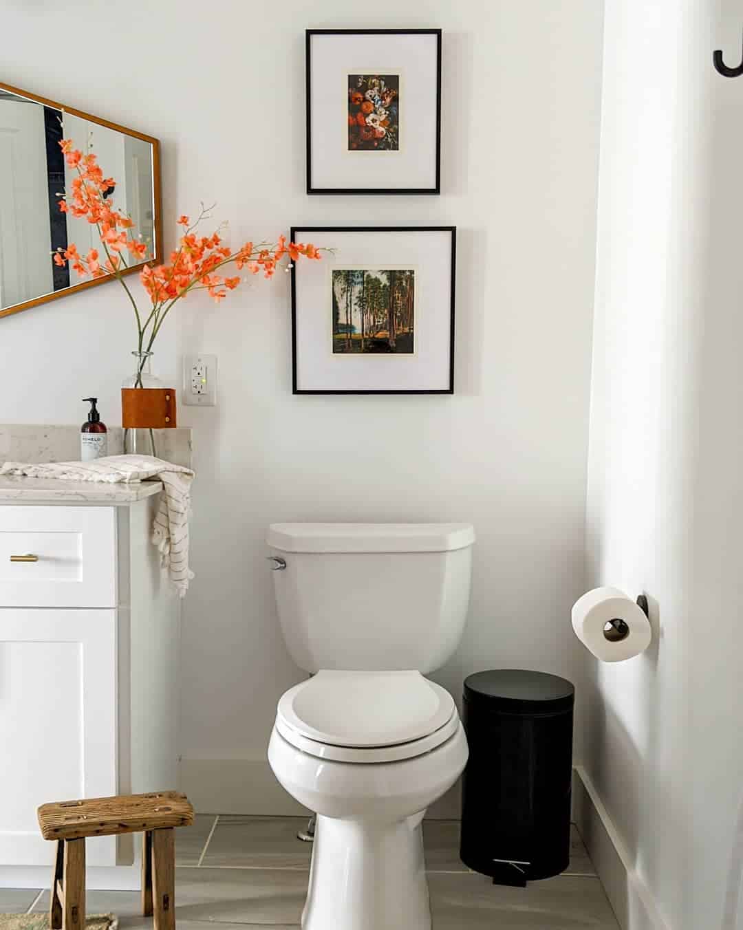29 Pristine and Simple Styling Ideas for a White Bathroom