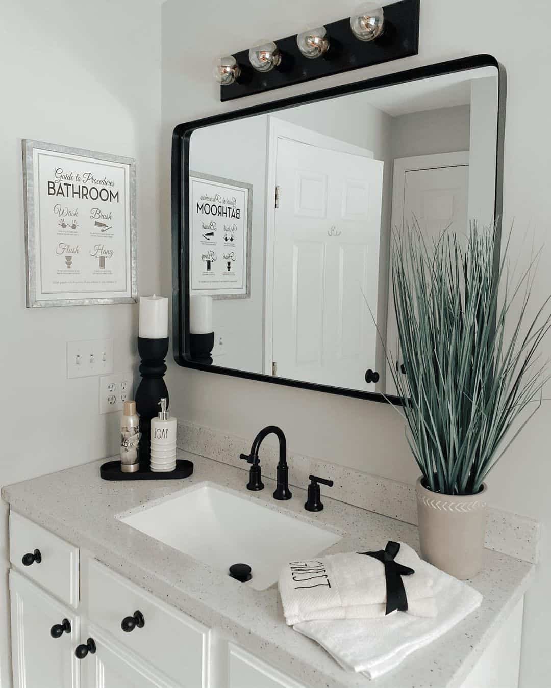 30 Modern Farmhouse Bathroom Ideas for a Blended Space
