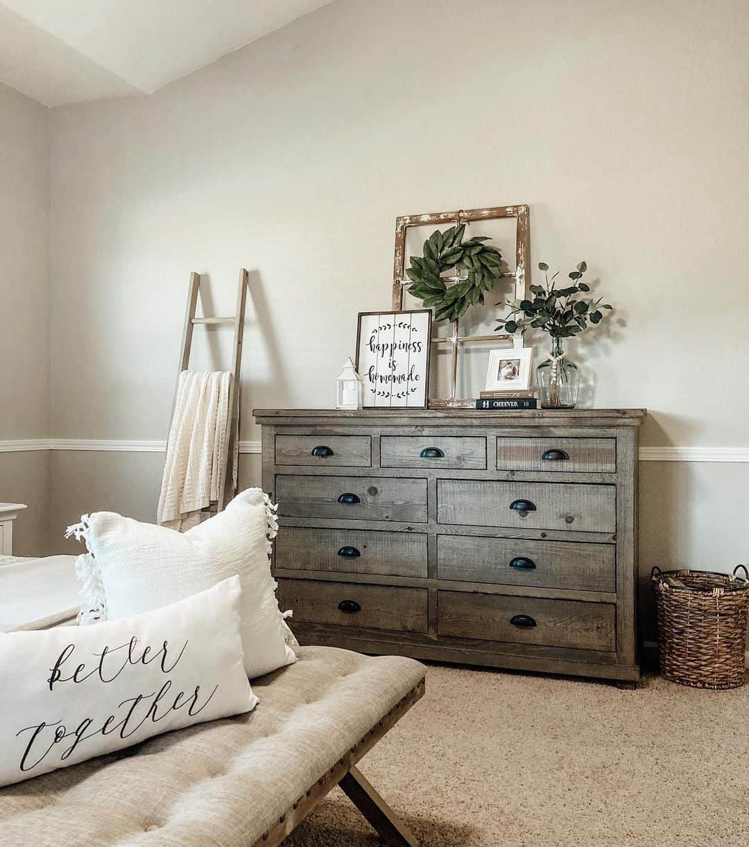 26 Easy and Stylish Gray Farmhouse Bedroom Ideas