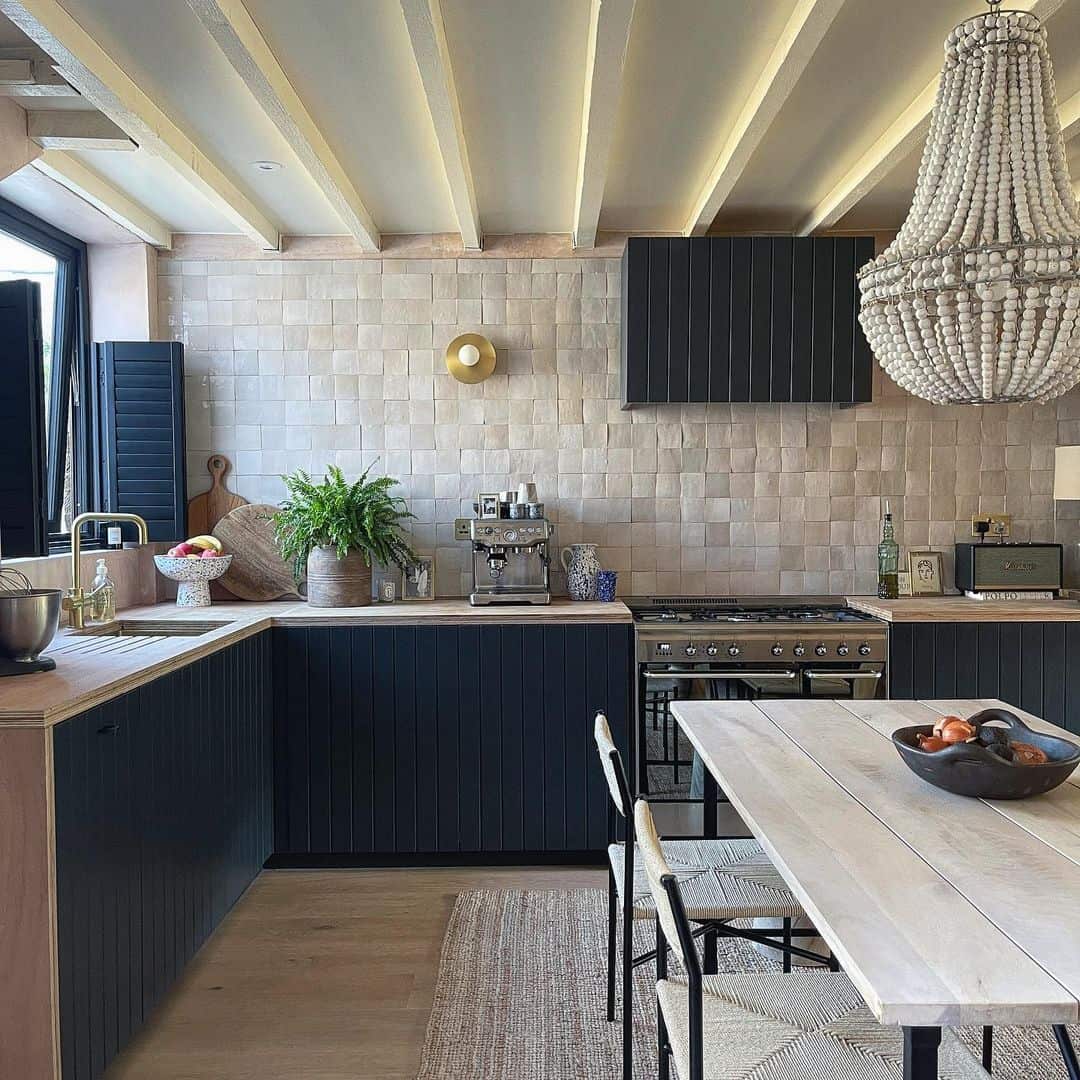 22 Perfect Designs for a Kitchen Dining Room Combo