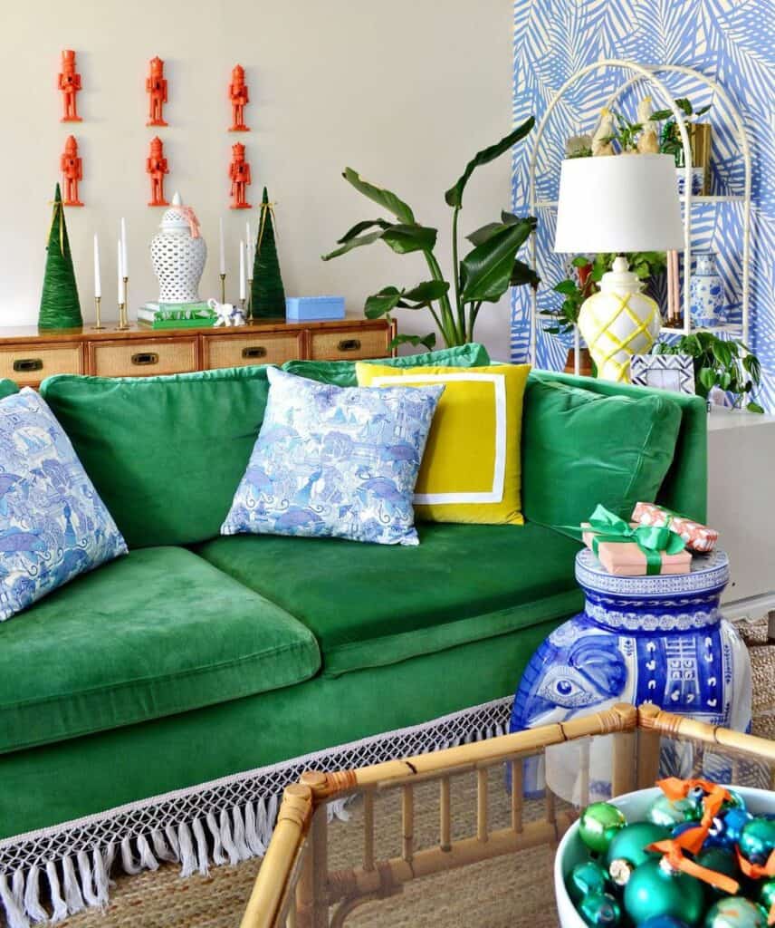 15 Bold and Stylish Green Couch Living Room Ideas