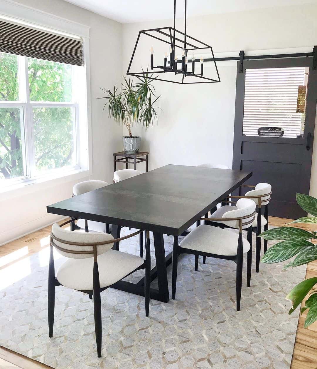 23 Dining Room Chandelier Ideas for a Captivating Design