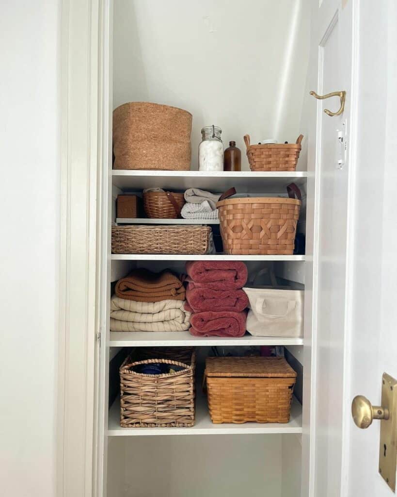 25 Closet Shelving Ideas That Combine Style and Structure