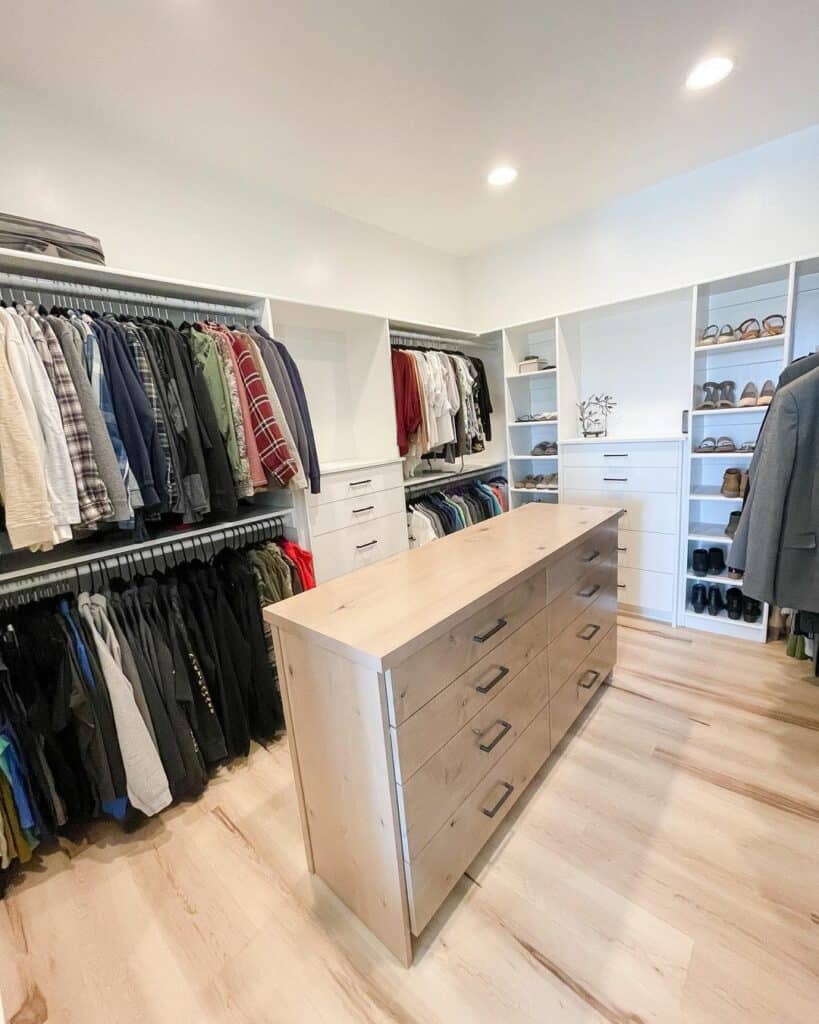 25 Closet Shelving Ideas That Combine Style and Structure