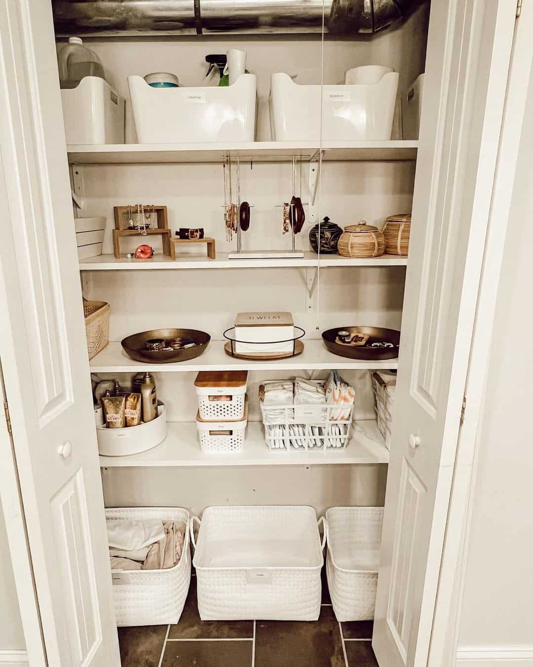 25 Closet Shelving Ideas That Combine Style and Structure