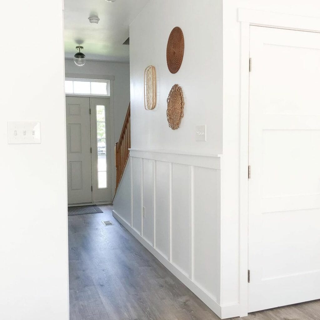 24 Hallway Wainscoting Ideas for an Elegant Design