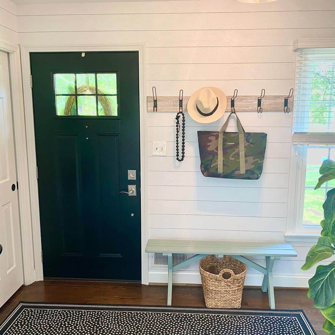 21 Charming Shiplap Mudrooms That Maximize Style