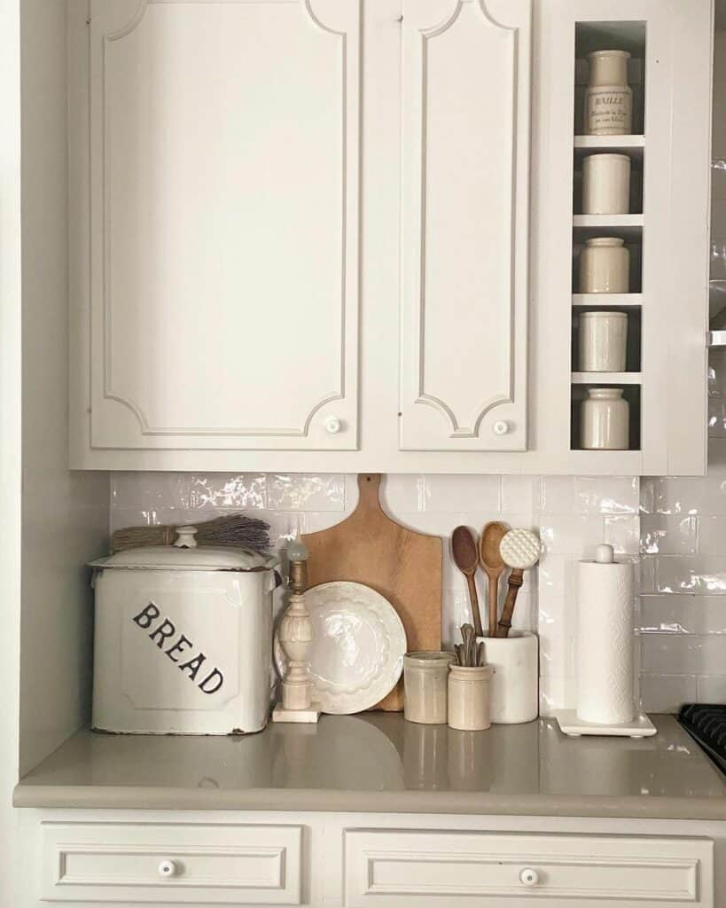26 Traditional White Kitchen Cabinets You Won’t Regret