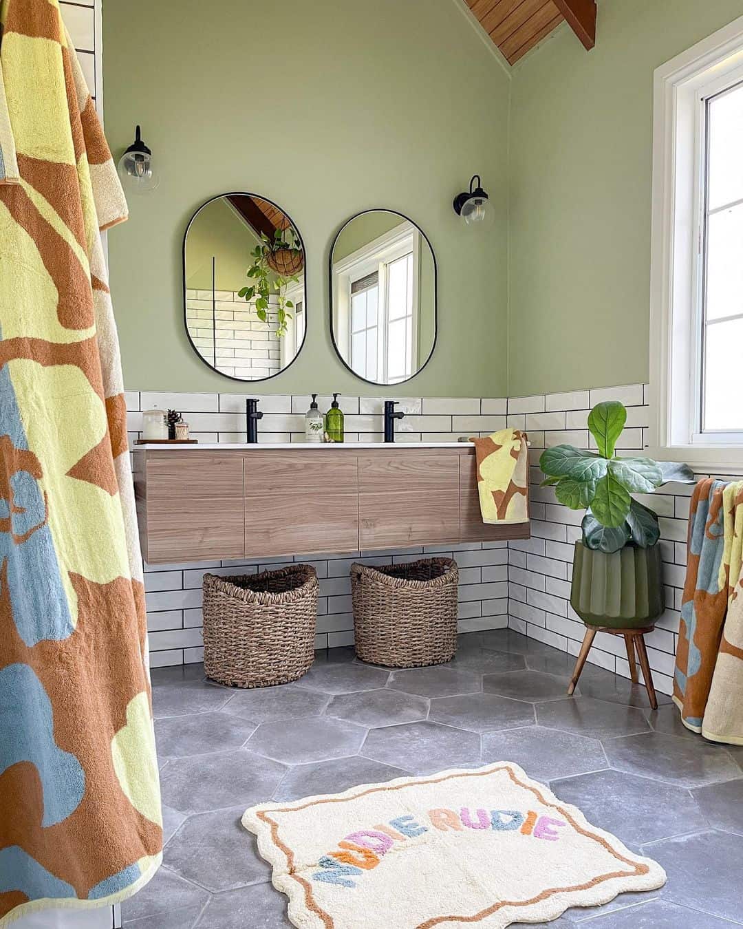 23 Inspiring Ideas for How To Decorate a Bathroom