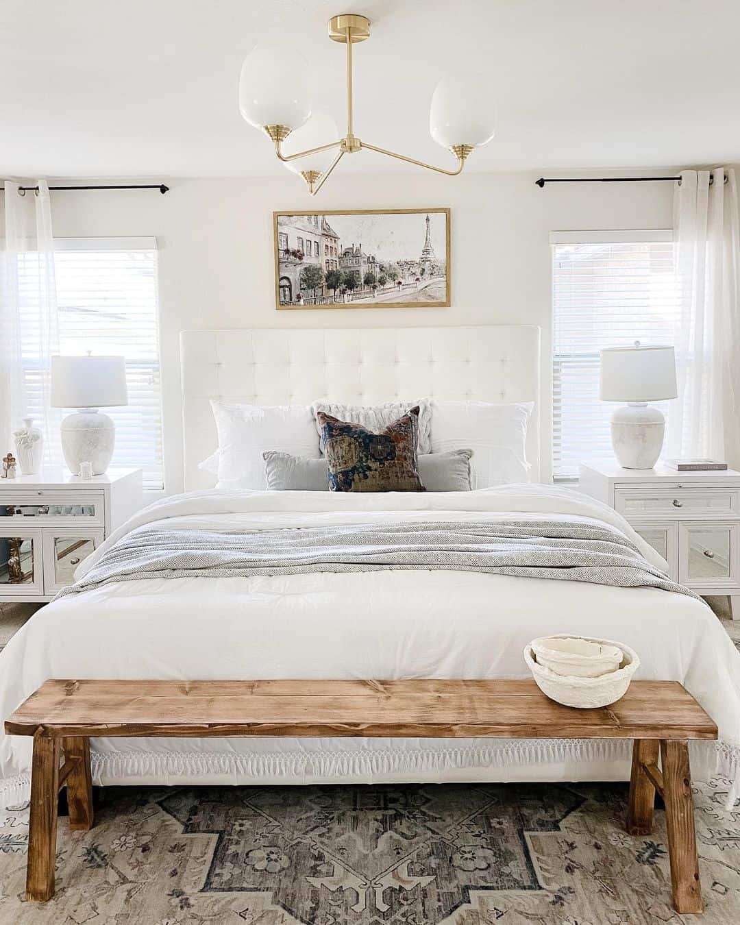 Bed In Between Windows 21 Ideas for Styling a Bed Between Two Windows