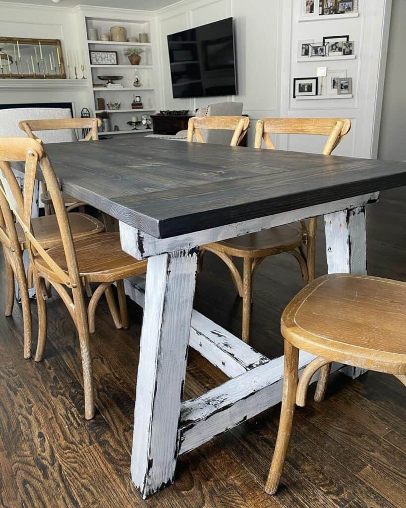 23 Stylish and Spacious Dining Room Built-Ins