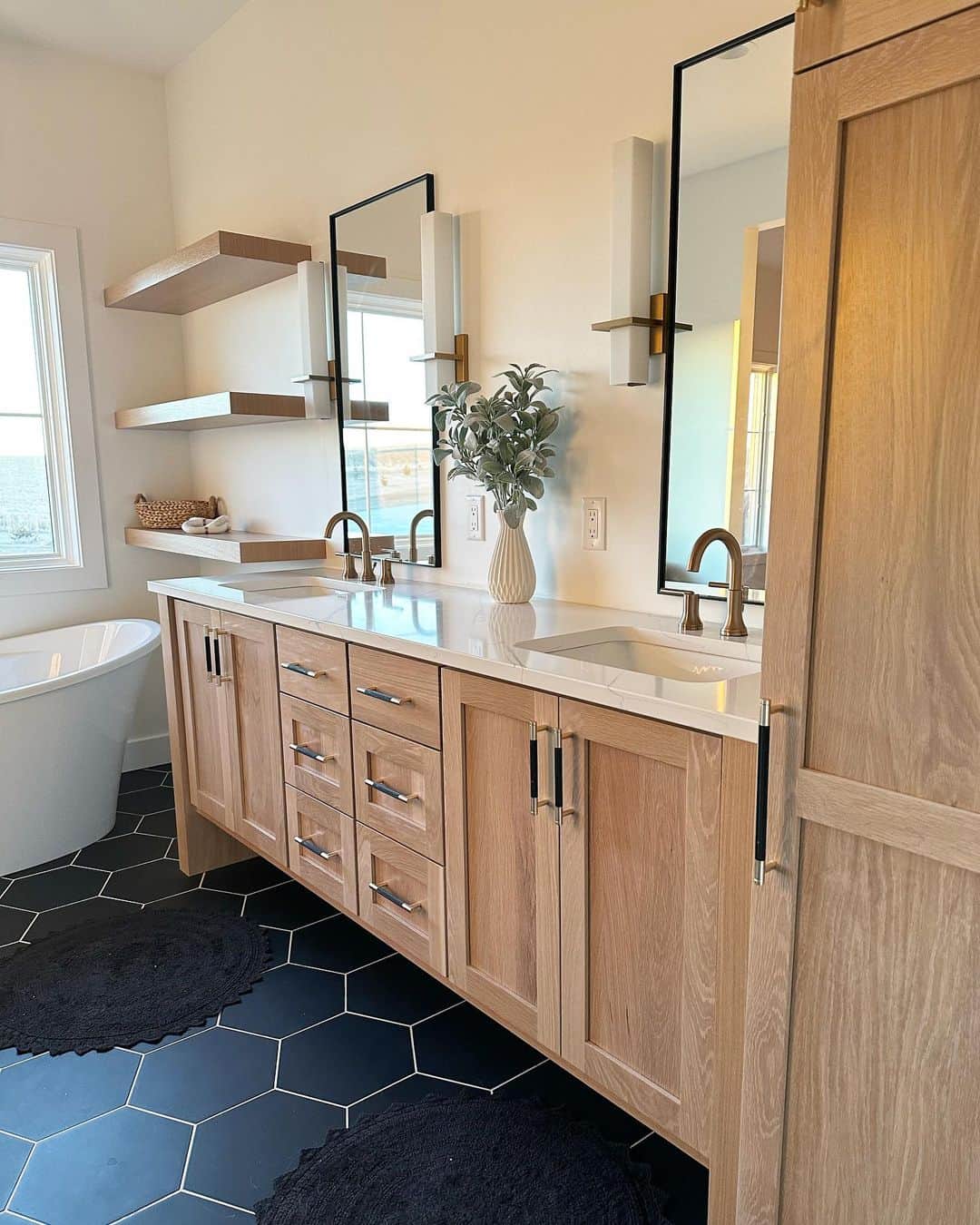 23 Lavish Ideas for a Bathroom Mirror With Sconces on Each Side