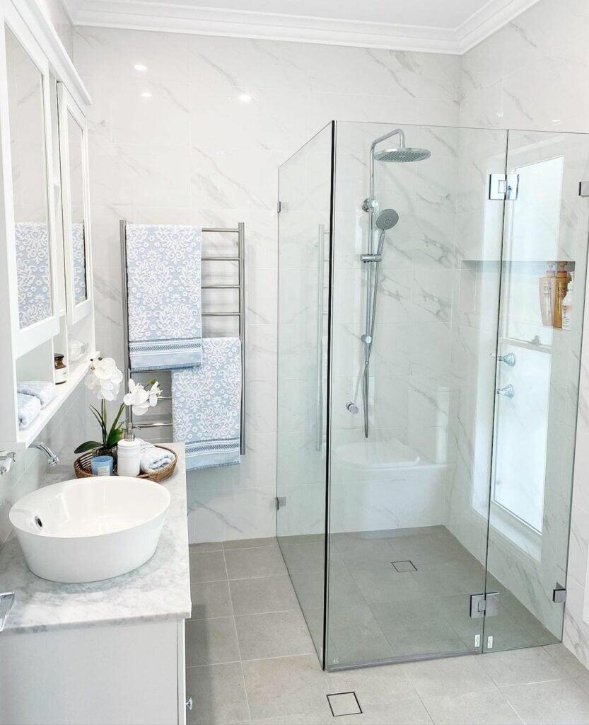20 Chic Floor-To-Ceiling Tiled Bathroom Ideas for Any Style