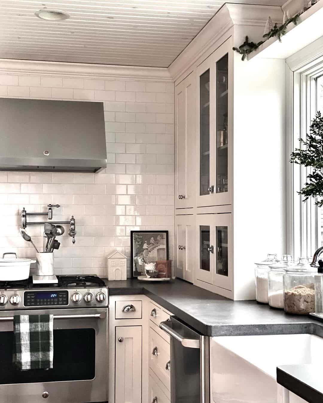 29 Crown Molding Ideas That Add Charm and Sophistication