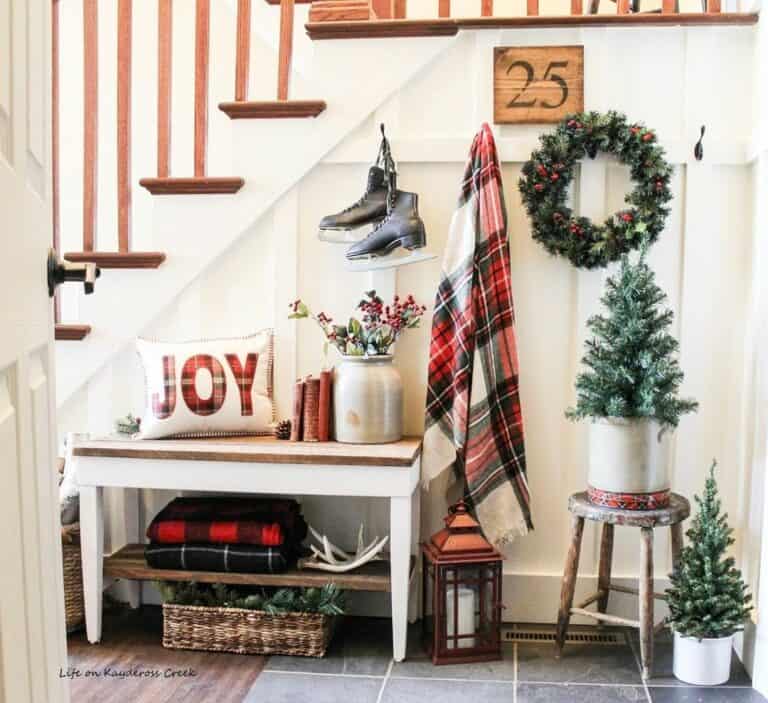 Plaid Christmas Entryway Bench